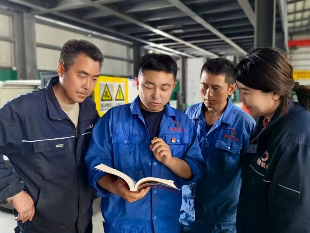 共促全民阅读  共建书香社会  | 高新区工会开展“书香淬砺匠心·争当时代工匠”主题阅读活动